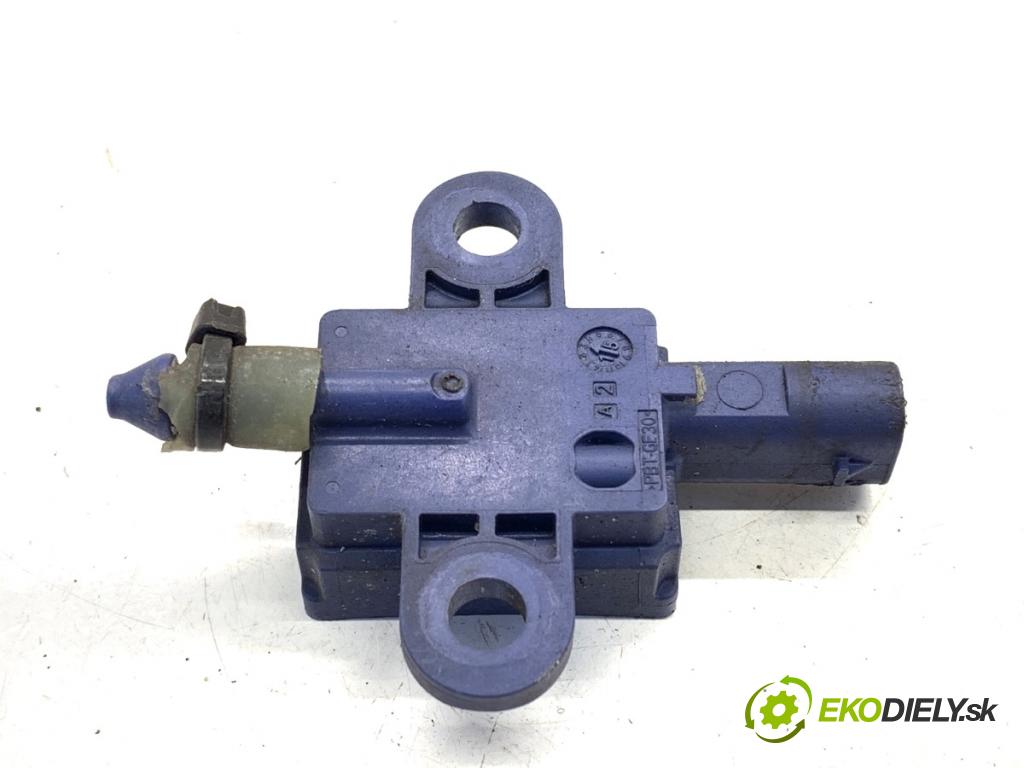 MERCEDES-BENZ W176 liftback 2015 90 kW A 180 (176.042) 1595 Snímač OCHRANA: A1769051600