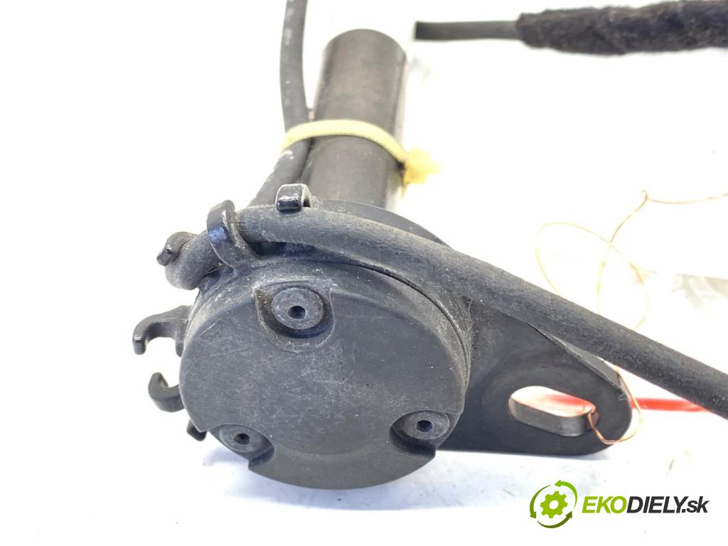 MERCEDES-BENZ W176 liftback 2015 90 kW A 180 (176.042) 1595 KAZETA: PIROTECHNICKÉ: kapoty ľavy A1769051600