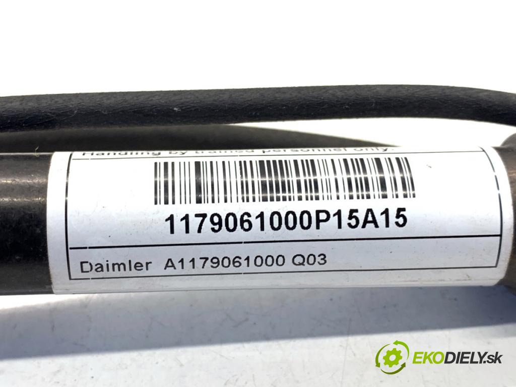 MERCEDES-BENZ W176 liftback 2015 90 kW A 180 (176.042) 1595 KAZETA: PIROTECHNICKÉ: kapoty pravy A1179061000