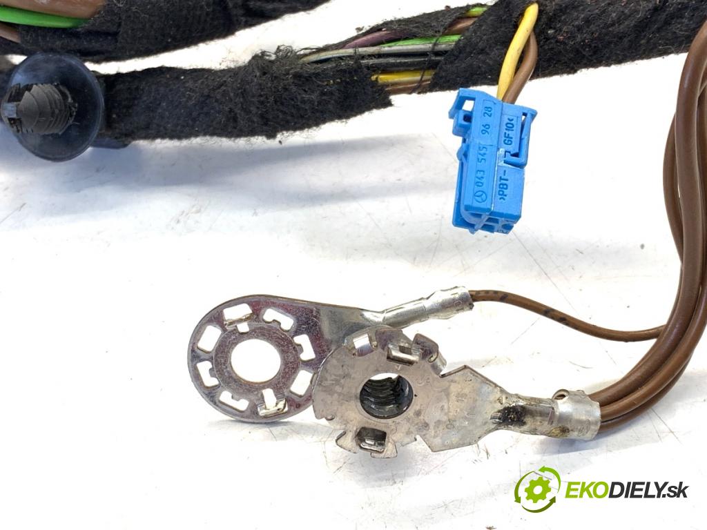 MERCEDES-BENZ W176 liftback 2015 90 kW A 180 (176.042) 1595 káblovačka dveří kufra zadní část