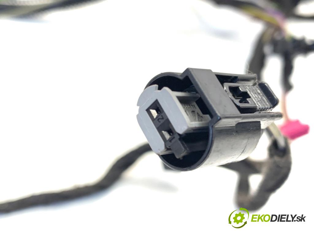 MERCEDES-BENZ W176 liftback 2015 90 kW A 180 (176.042) 1595 káblovačka dveří kufra zadní část