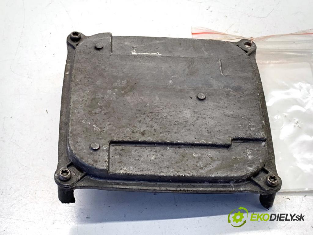 MERCEDES-BENZ W176 liftback 2015 90 kW A 180 (176.042) 1595 měnič LED A2189009303