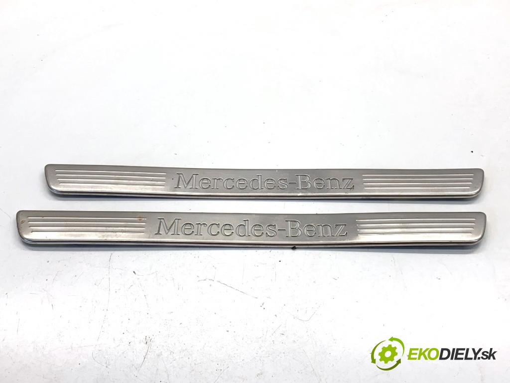 MERCEDES-BENZ W176 liftback 2015 90 kW A 180 (176.042) 1595 Lišta Násada prahu predný ľavá strana pravá A2466805300