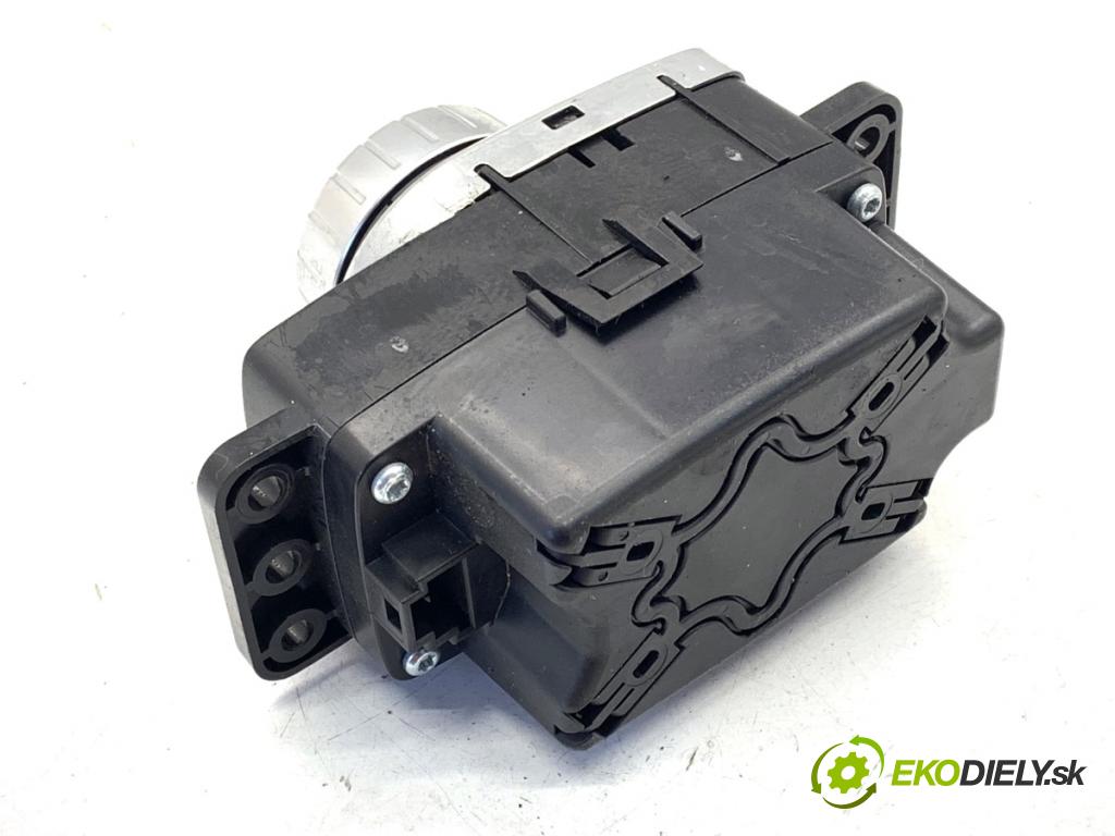 MERCEDES-BENZ W176 liftback 2015 90 kW A 180 (176.042) 1595 násada, držadlo IDRIVE A2469001309