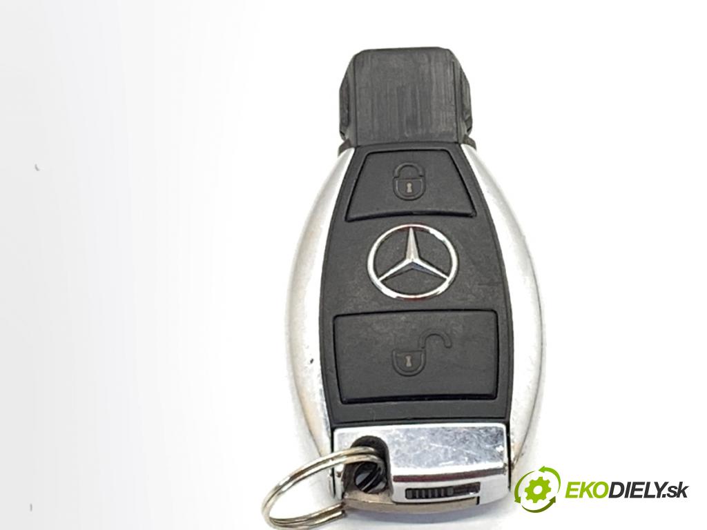 MERCEDES-BENZ W176 liftback 2015 90 kW A 180 (176.042) 1595 klíč 