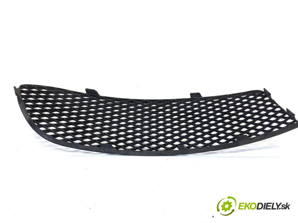 MERCEDES-BENZ W176 liftback 2015 90 kW A 180 (176.042) 1595 Mriežky nárazníka pravy predný A1768851422