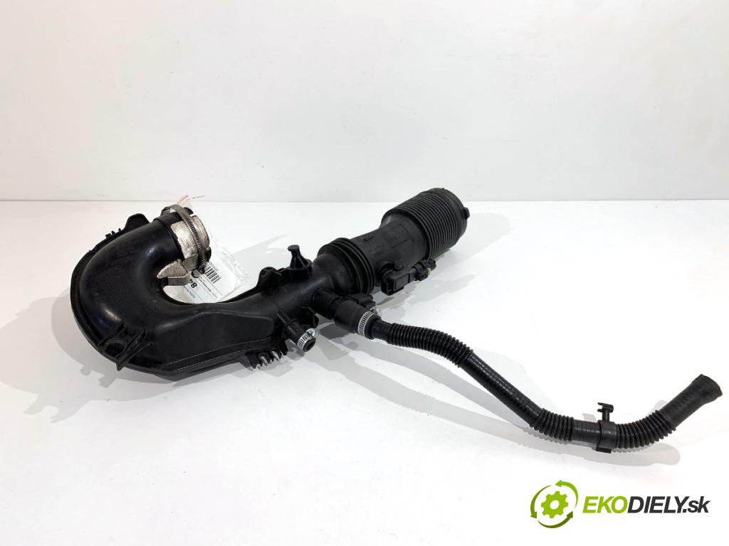 MERCEDES-BENZ W176 liftback 2015 90 kW A 180 (176.042) 1595 Rúra vzduchu intercoolera A2700901029