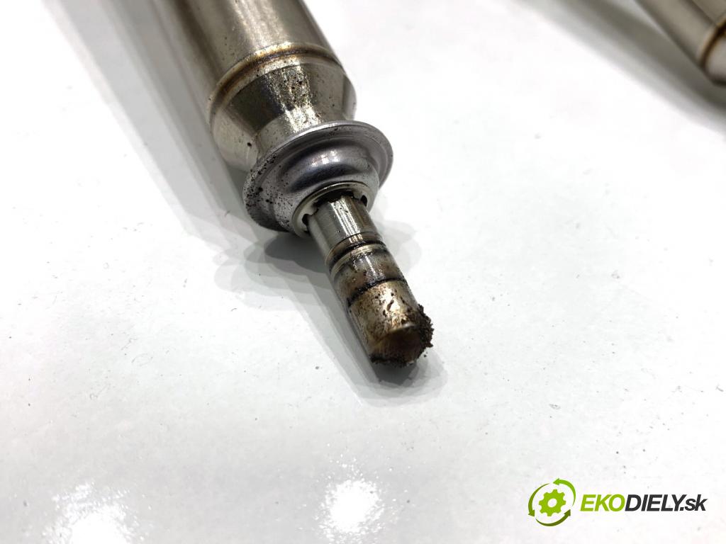 MERCEDES-BENZ W176 liftback 2015 90 kW A 180 (176.042) 1595 Lišta vstrekovacia Vstrekovacie ventily A2700701595 (Vstrekovacia lišta)