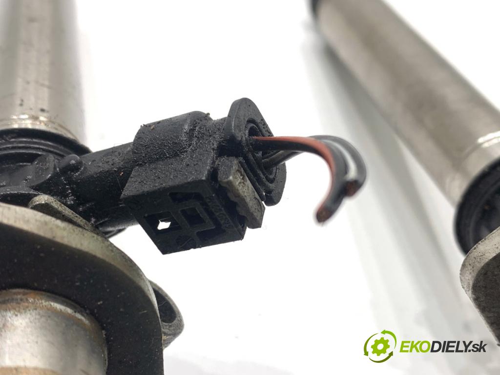 MERCEDES-BENZ W176 liftback 2015 90 kW A 180 (176.042) 1595 Lišta vstrekovacia Vstrekovacie ventily A2700701595 (Vstrekovacia lišta)