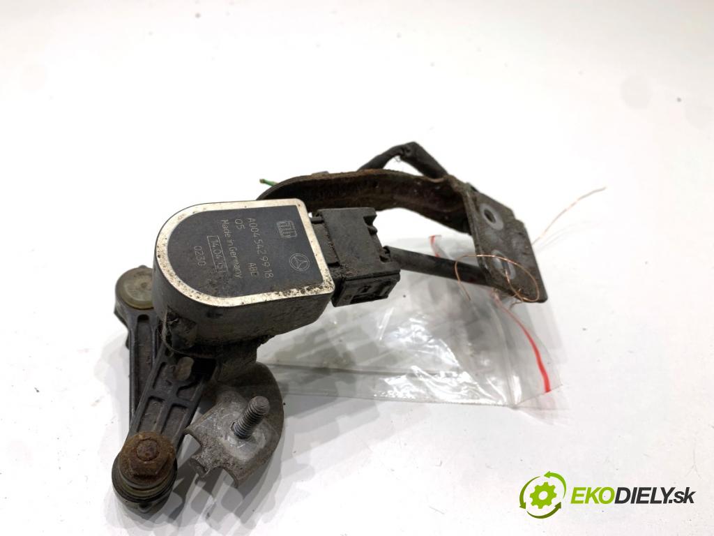 MERCEDES-BENZ W176 liftback 2015 90 kW A 180 (176.042) 1595 Snímač XENON A0045429918 (Snímač)