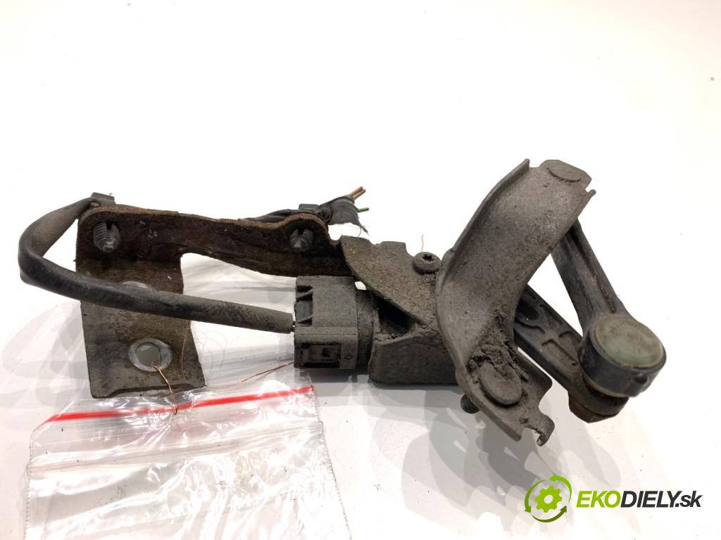 MERCEDES-BENZ W176 liftback 2015 90 kW A 180 (176.042) 1595 Snímač XENON A0045429918 (Snímač)