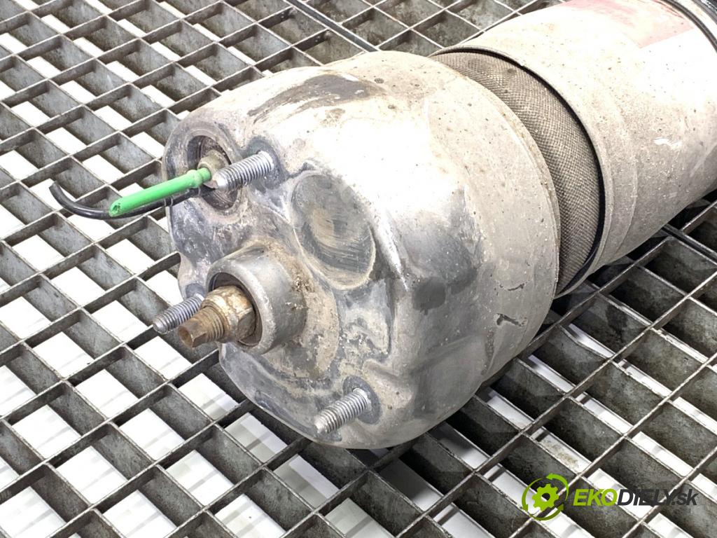 PORSCHE PANAMERA liftback 2010 294 kW 4.8 4S 4806 tlumič pravý přední část