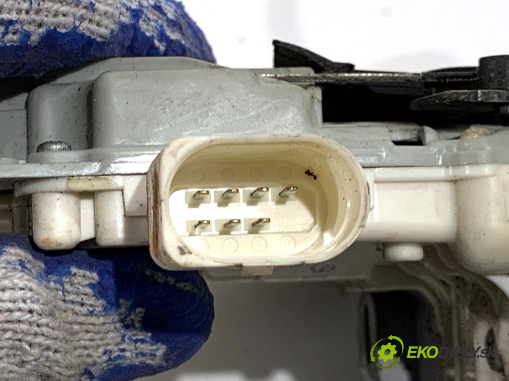 PORSCHE PANAMERA liftback 2010 294 kW 4.8 4S 4806 zámok dveře pravý zadní část 8K0839016