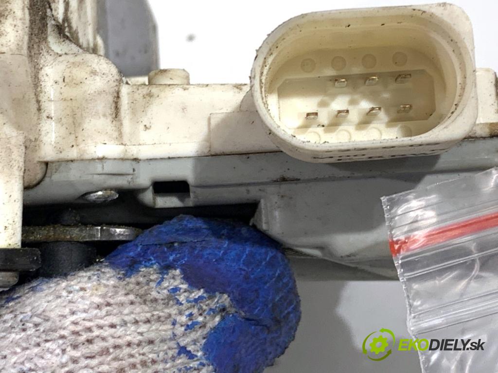 PORSCHE PANAMERA liftback 2010 294 kW 4.8 4S 4806 zámok dveře pravý přední část 8J1837016A