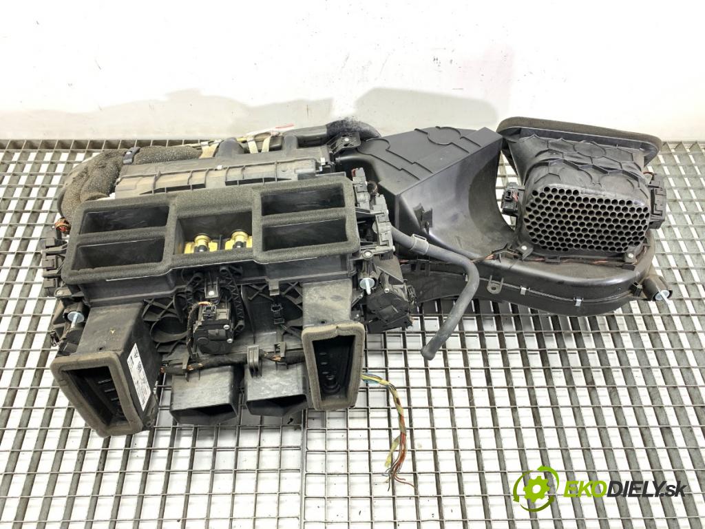 PORSCHE PANAMERA liftback 2010 294 kW 4.8 4S 4806 topné těleso radiátor topení komplet KOMBAJN 97057301104 (Radiátor topení)