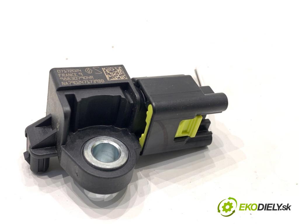 NISSAN QASHQAI J12 SUV 2024 103 kW 1.3 DIG-T 1332 snímač nárazu 988307904R (Snímač nárazu)