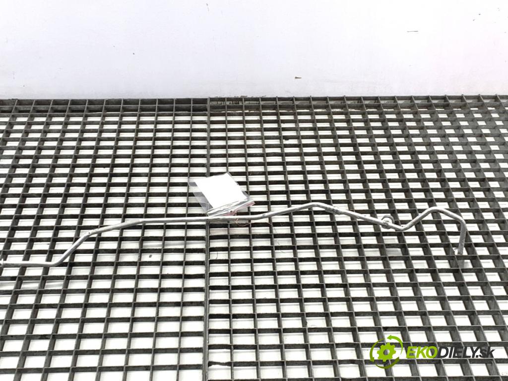 NISSAN QASHQAI J12 SUV 2024 103 kW 1.3 DIG-T 1332 rúrka klimatizace 924406UB4A (Trubka klimatizace)