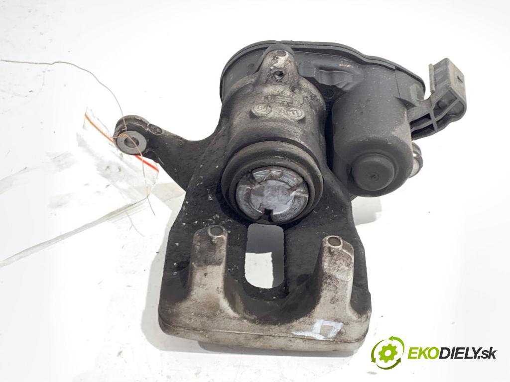 NISSAN QASHQAI J12 SUV 2024 103 kW 1.3 DIG-T 1332 brzdič třmen levý zadní část 440106RA0B