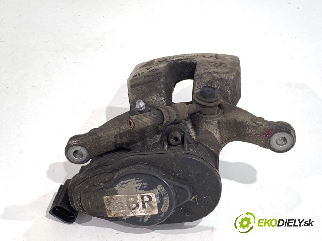 NISSAN QASHQAI J12 SUV 2024 103 kW 1.3 DIG-T 1332 brzdič třmen pravý zadní část