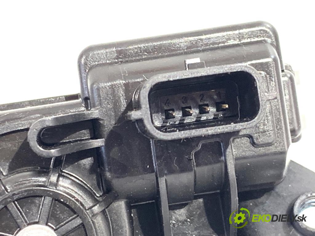 NISSAN QASHQAI J12 SUV 2024 103 kW 1.3 DIG-T 1332 zámok dveří zadní část 905030754R