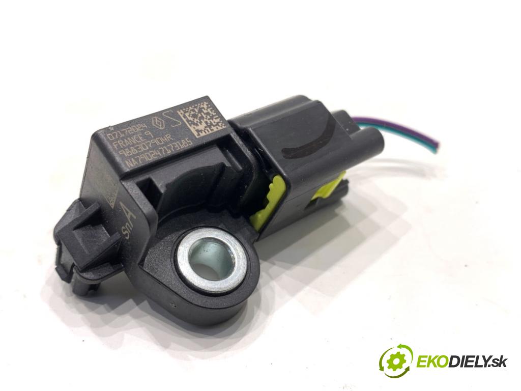 NISSAN QASHQAI J12 SUV 2024 103 kW 1.3 DIG-T 1332 snímač nárazu 988307904R (Snímač nárazu)