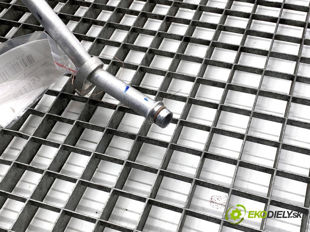 NISSAN QASHQAI J12 SUV 2024 103 kW 1.3 DIG-T 1332 rúrka klimatizace 924506UB4A (Trubka klimatizace)