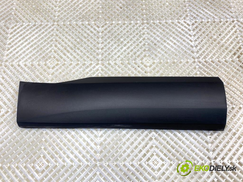 NISSAN QASHQAI J12 SUV 2024 103 kW 1.3 DIG-T 1332 lišta dveře pravý zadní část 82870-6UA5A