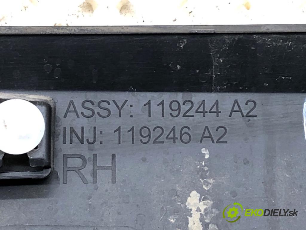 NISSAN QASHQAI J12 SUV 2024 103 kW 1.3 DIG-T 1332 lišta dveře pravý přední část 80870-6UA0A