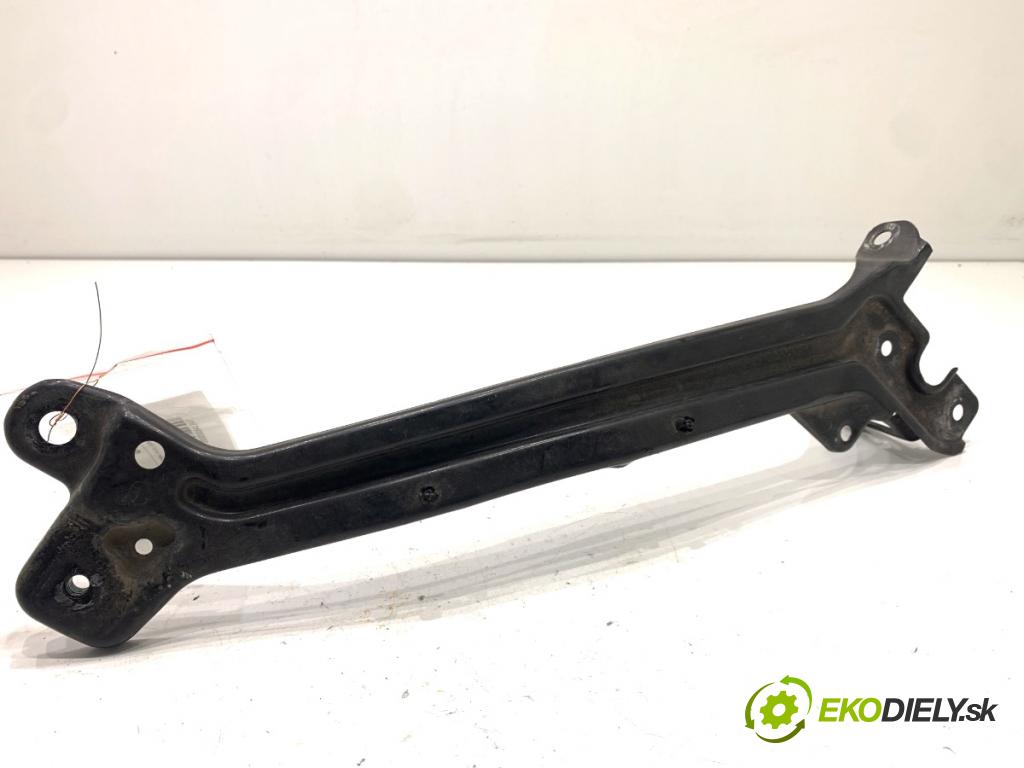 SKODA SUPERB III Kombi 2020 160 kW 1.4 TSI iV 1395 držiak PASA ľavy 3V0806929