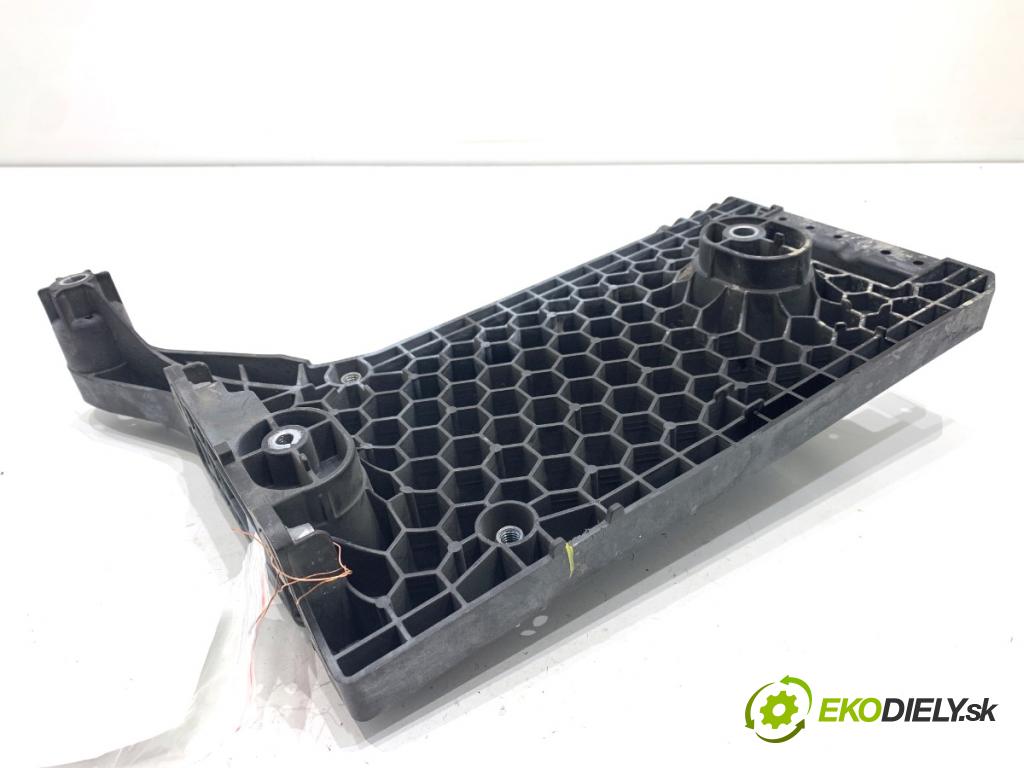 SKODA SUPERB III Kombi 2020 160 kW 1.4 TSI iV 1395 Obal akumulátora 3G0907509