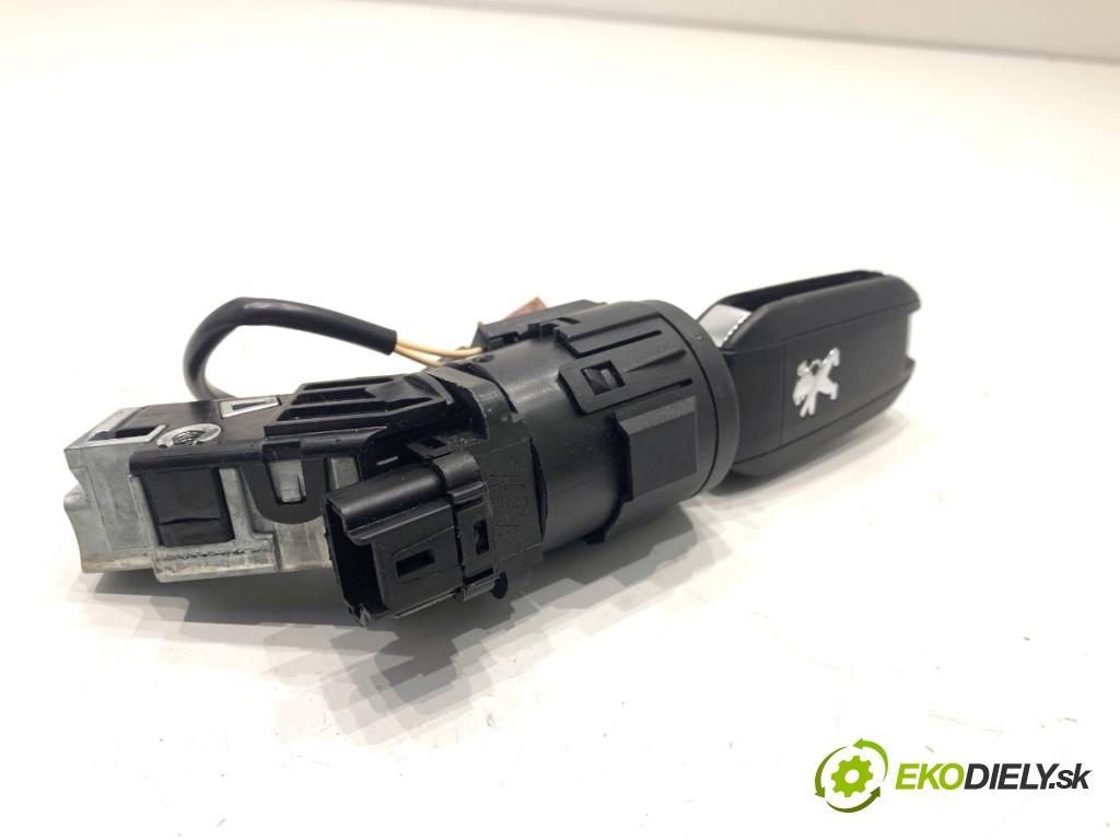 PEUGEOT 308 II liftback 2020 96 kW 1.2 THP 130 1199 spinačka 9673257480 (Spínacia skrinka)