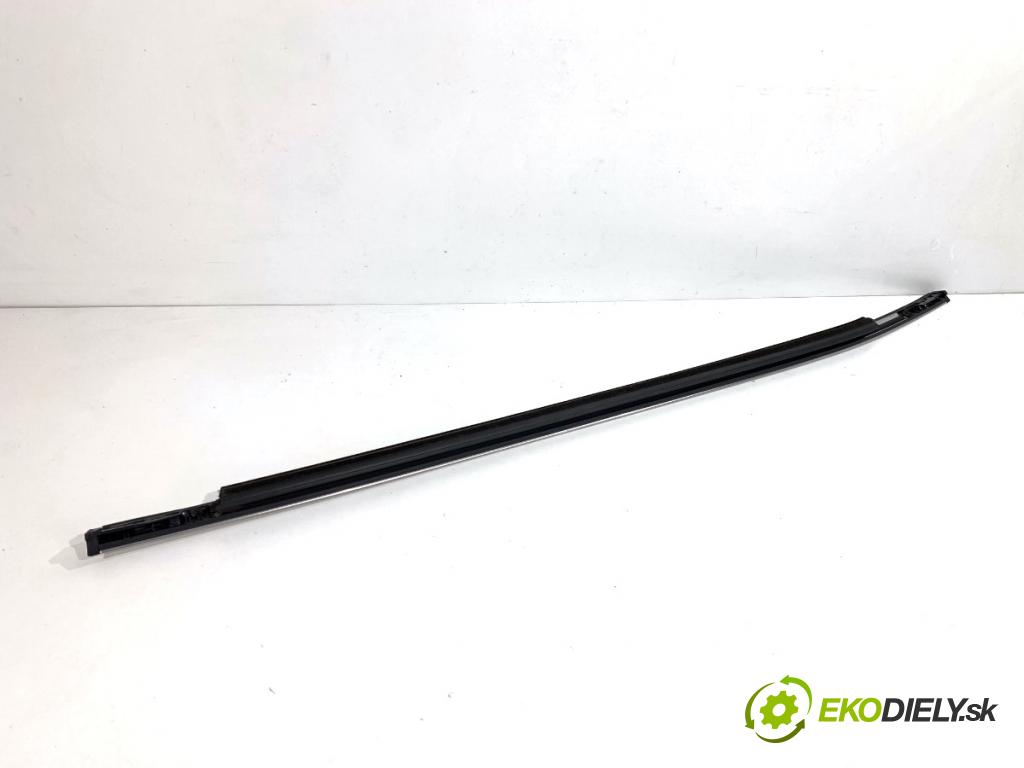 NISSAN QASHQAI J12 SUV 2024 103 kW 1.3 DIG-T 1332 lišta Sbírání: zadní část pravý