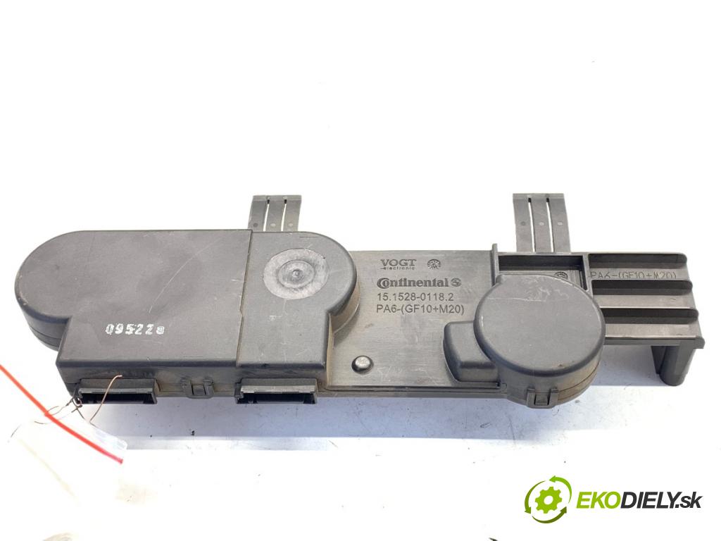 PORSCHE PANAMERA liftback 2010 294 kW 4.8 4S 4806 Modul antény 15.1528-0118.2