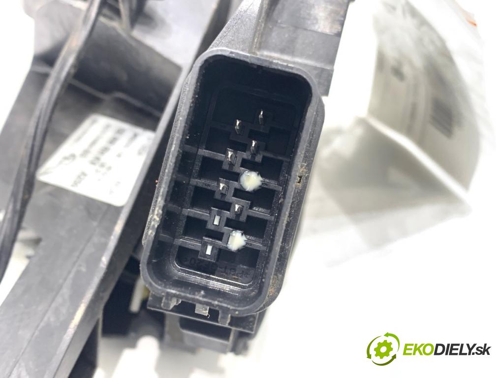 JAGUAR XF I sedan 2014 177 kW 2.0 1999 zámok dveře pravý zadní část 8X2A-26412-BC