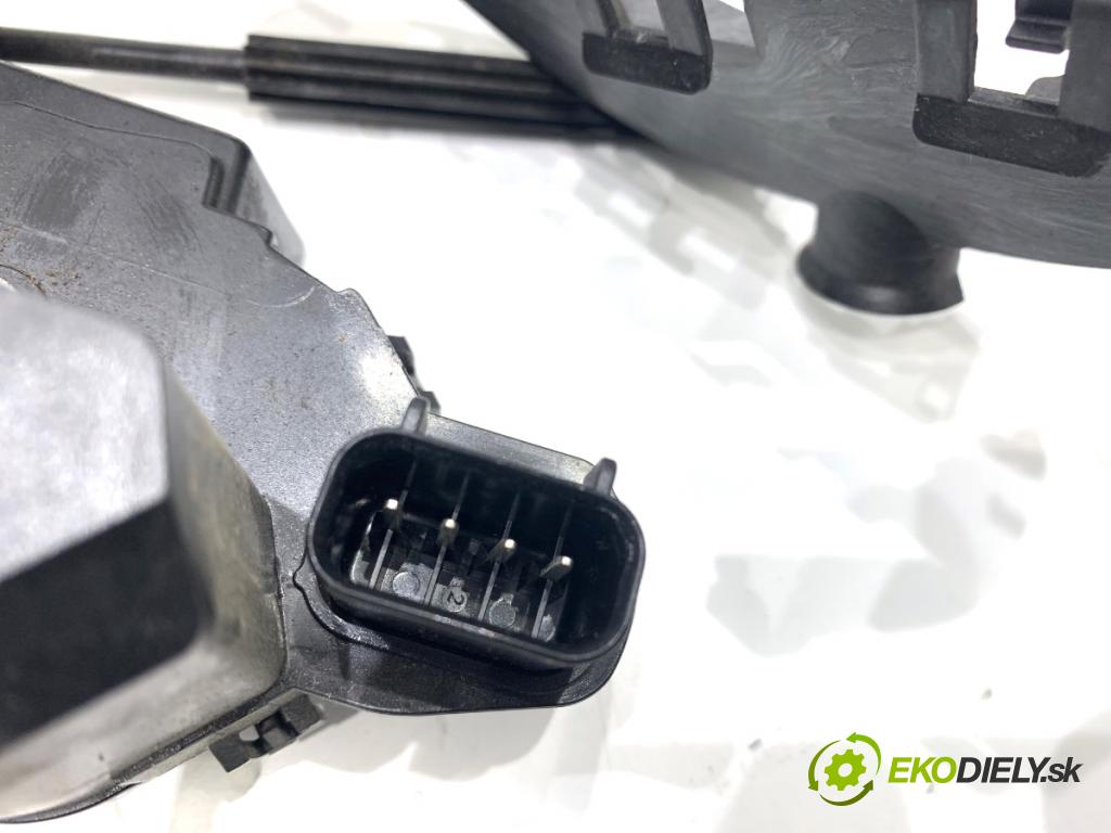 JAGUAR XF I sedan 2014 177 kW 2.0 1999 zámok dveře pravý zadní část 8X2A-26412-BC