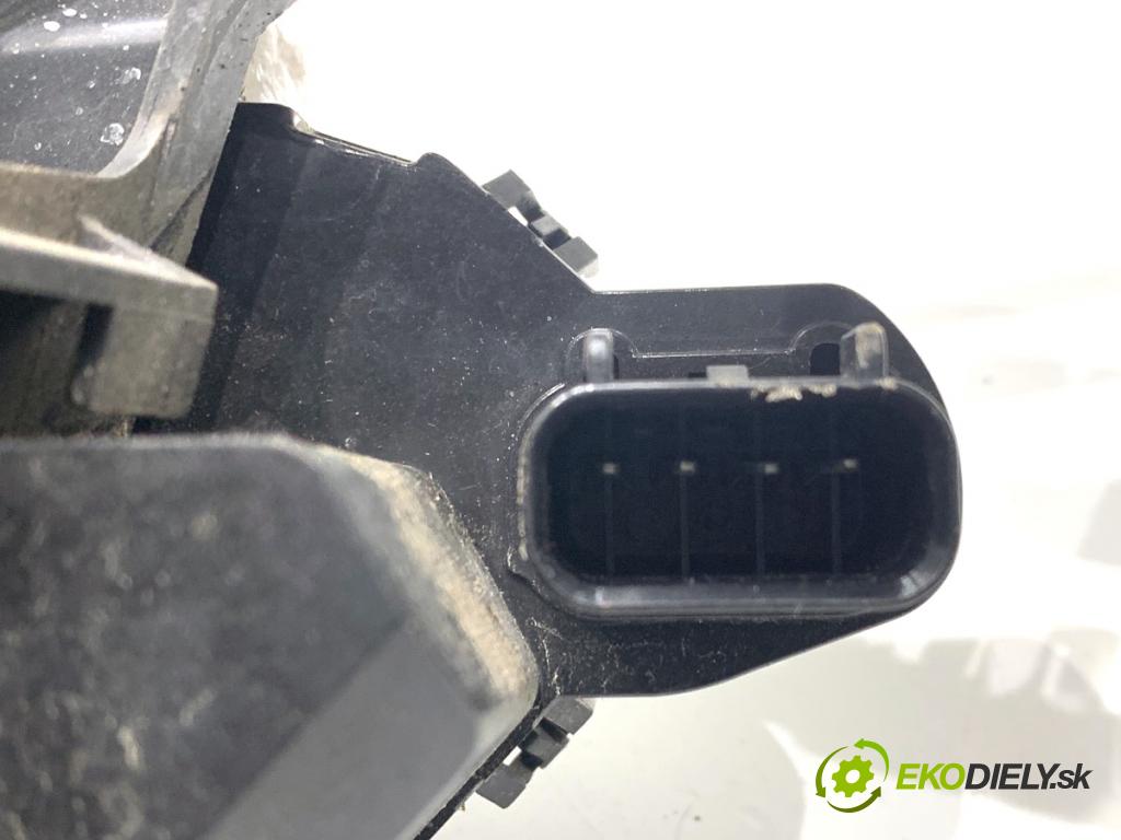 JAGUAR XF I sedan 2014 177 kW 2.0 1999 zámok Dvere pravy predný 8X23-203A28-BG