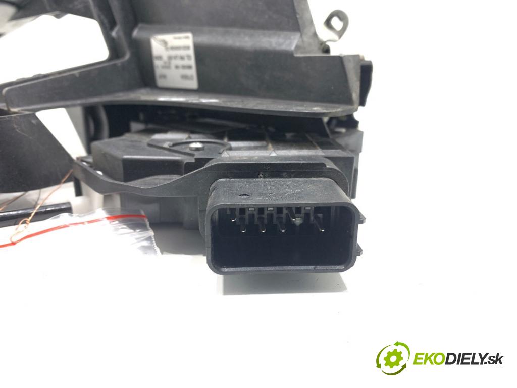 JAGUAR XF I sedan 2014 177 kW 2.0 1999 zámok dveře levý přední část 8X23-203A29-CG