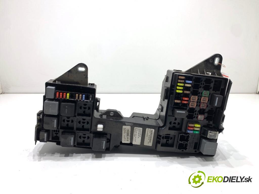 JAGUAR XF I sedan 2014 177 kW 2.0 1999 Skrinka poistková 8X2T-14A003-AB (Poistková skrinka)