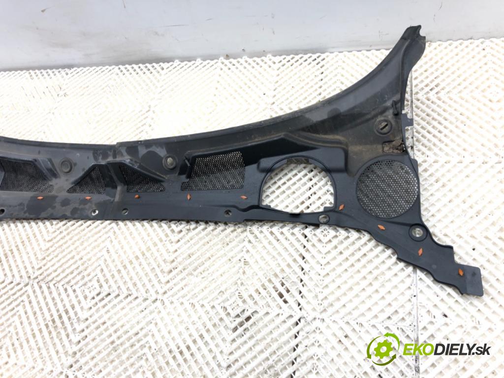 JAGUAR XF I sedan 2014 177 kW 2.0 1999 Torpédo, plast pod čelné okno CX23-F021B44-AA (Torpédo (plast pod čelným sklom))