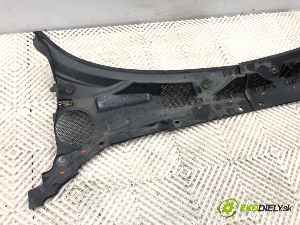 JAGUAR XF I sedan 2014 177 kW 2.0 1999 Torpédo, plast pod čelné okno CX23-F021B44-AA (Torpédo (plast pod čelným sklom))