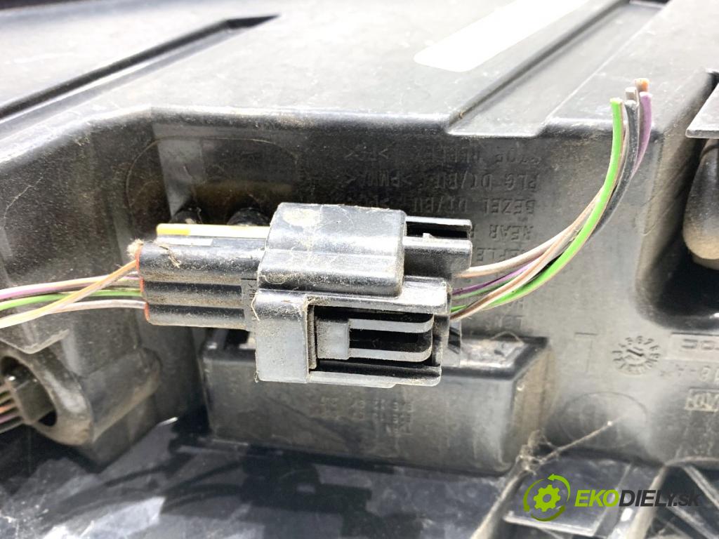 JAGUAR XF I sedan 2014 177 kW 2.0 1999 Svetlo ľavy zad CX23-13405-AD