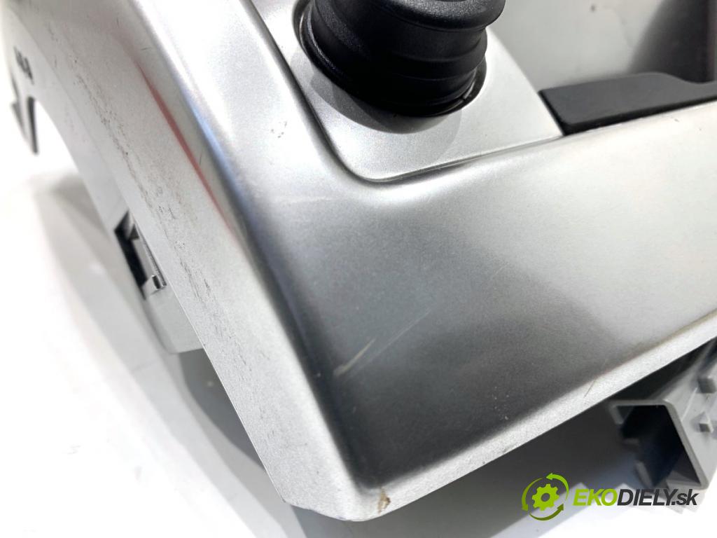 JAGUAR XF I sedan 2014 177 kW 2.0 1999 mří topení zadní část AX23-67846-A