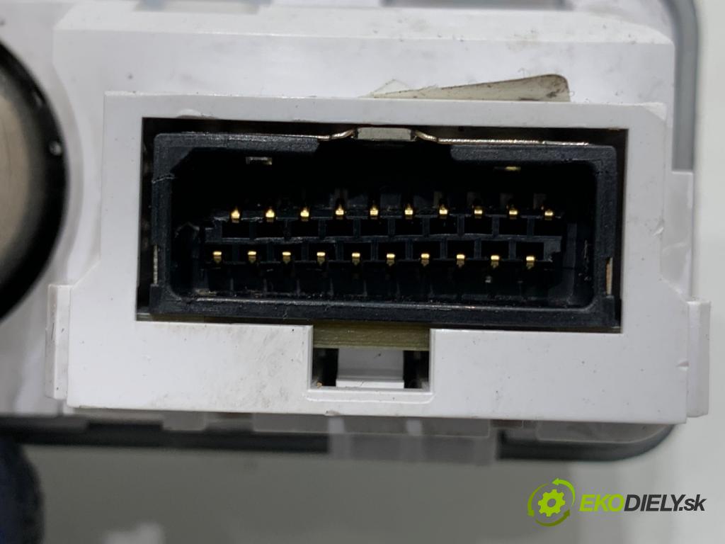 JAGUAR XF I sedan 2014 177 kW 2.0 1999 HNÍZDO: USB CPLA-19C166-CB