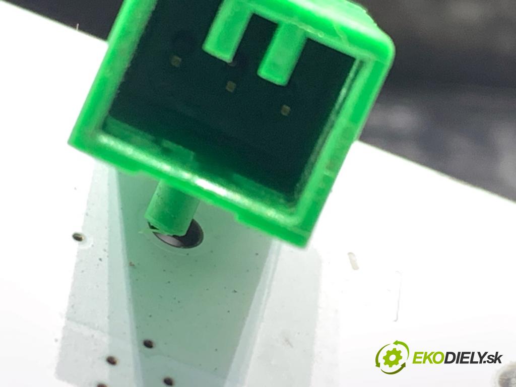 JAGUAR XF I sedan 2014 177 kW 2.0 1999 Svetlo zad pravá vnútorná CX23-15K272-AA (Kľučka dverí ostatné)