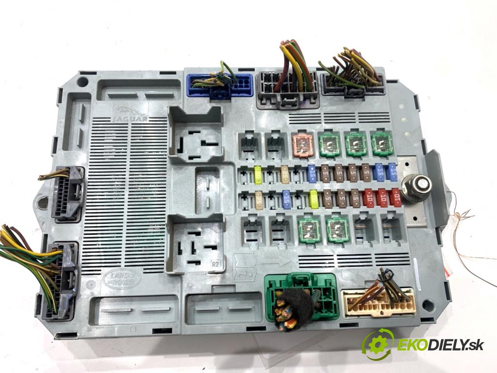 JAGUAR XF I sedan 2014 177 kW 2.0 1999 Skrinka poistková DX23-14D628-AH (Poistková skrinka)