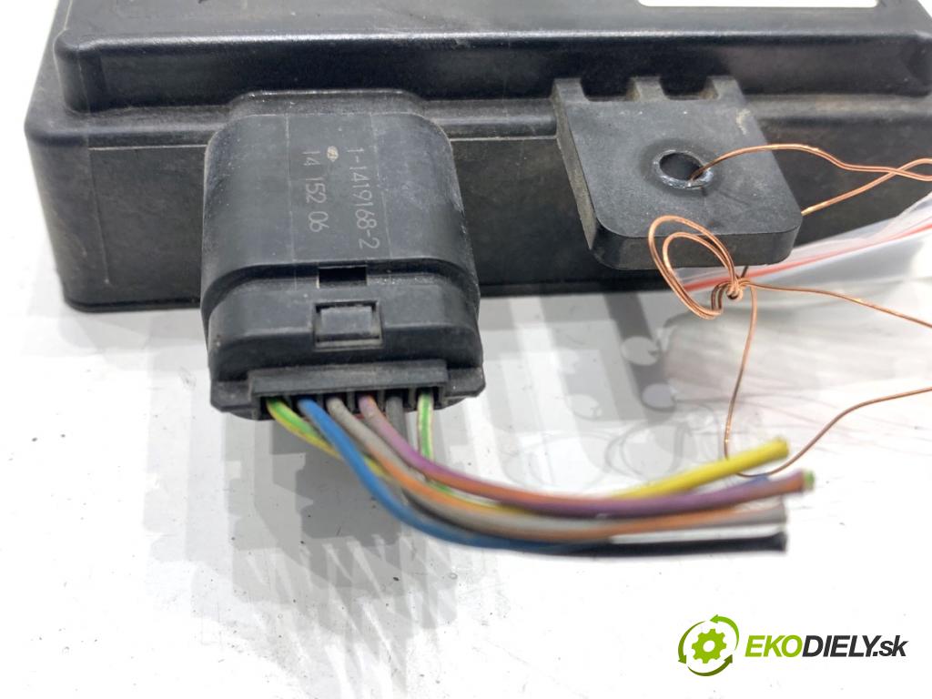 JAGUAR XF I sedan 2014 177 kW 2.0 1999 modul MRTVÍ klapka 9X23-14D453-AH