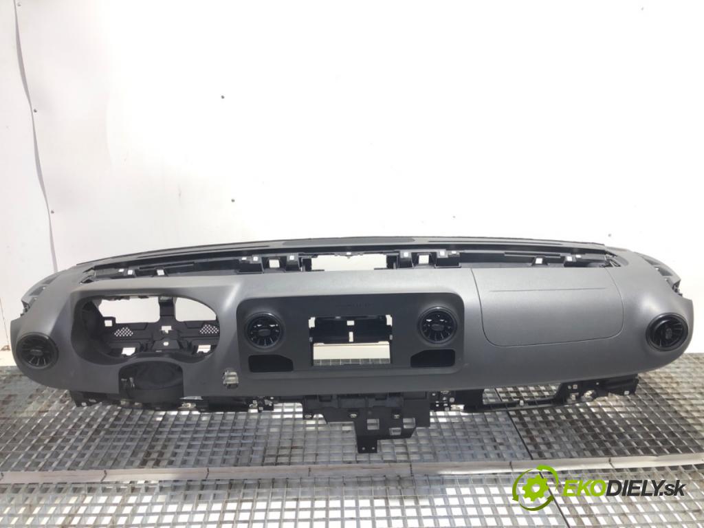 MERCEDES-BENZ SPRINTER 3,5-t Tourer Bus Autobus 2022 125 kW 317 CDI (907.731, 907.733, 907.735) 1950 palubní doska A9106800600 (Palubní deska)