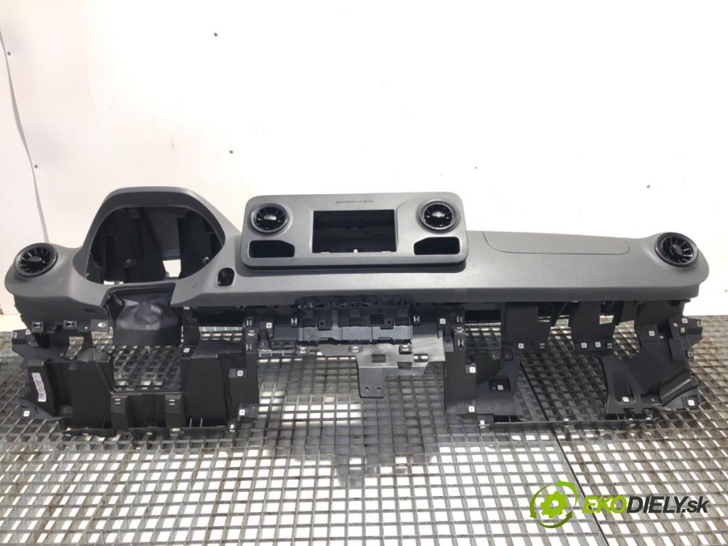 MERCEDES-BENZ SPRINTER 3,5-t Tourer Bus Autobus 2022 125 kW 317 CDI (907.731, 907.733, 907.735) 1950 palubní doska A9106800600 (Palubní deska)