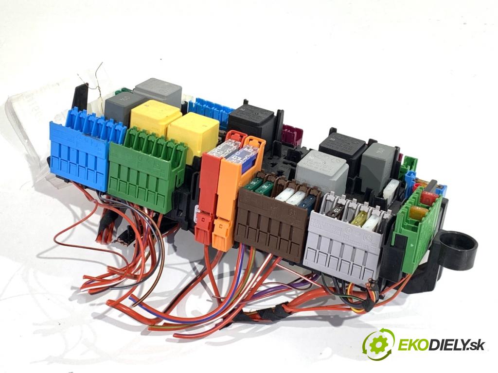 MERCEDES-BENZ SPRINTER 3,5-t Tourer Bus Autobus 2022 125 kW 317 CDI (907.731, 907.733, 907.735) 1950 Skrinka poistková A9075450100 (Poistková skrinka)