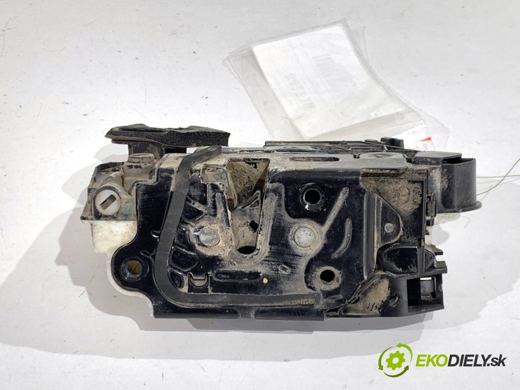 SKODA FABIA III Kombi 2016 55 kW 1.0 999 zámok dveře levý zadní část 6V0839015A